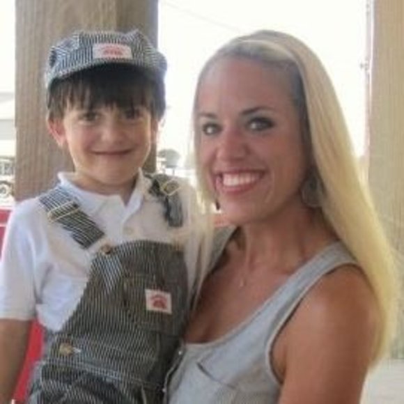 Meet your Posher, Lindsey - Picture 1 of 1